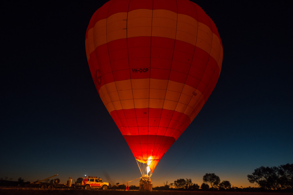 hot-air-balloon-at-night