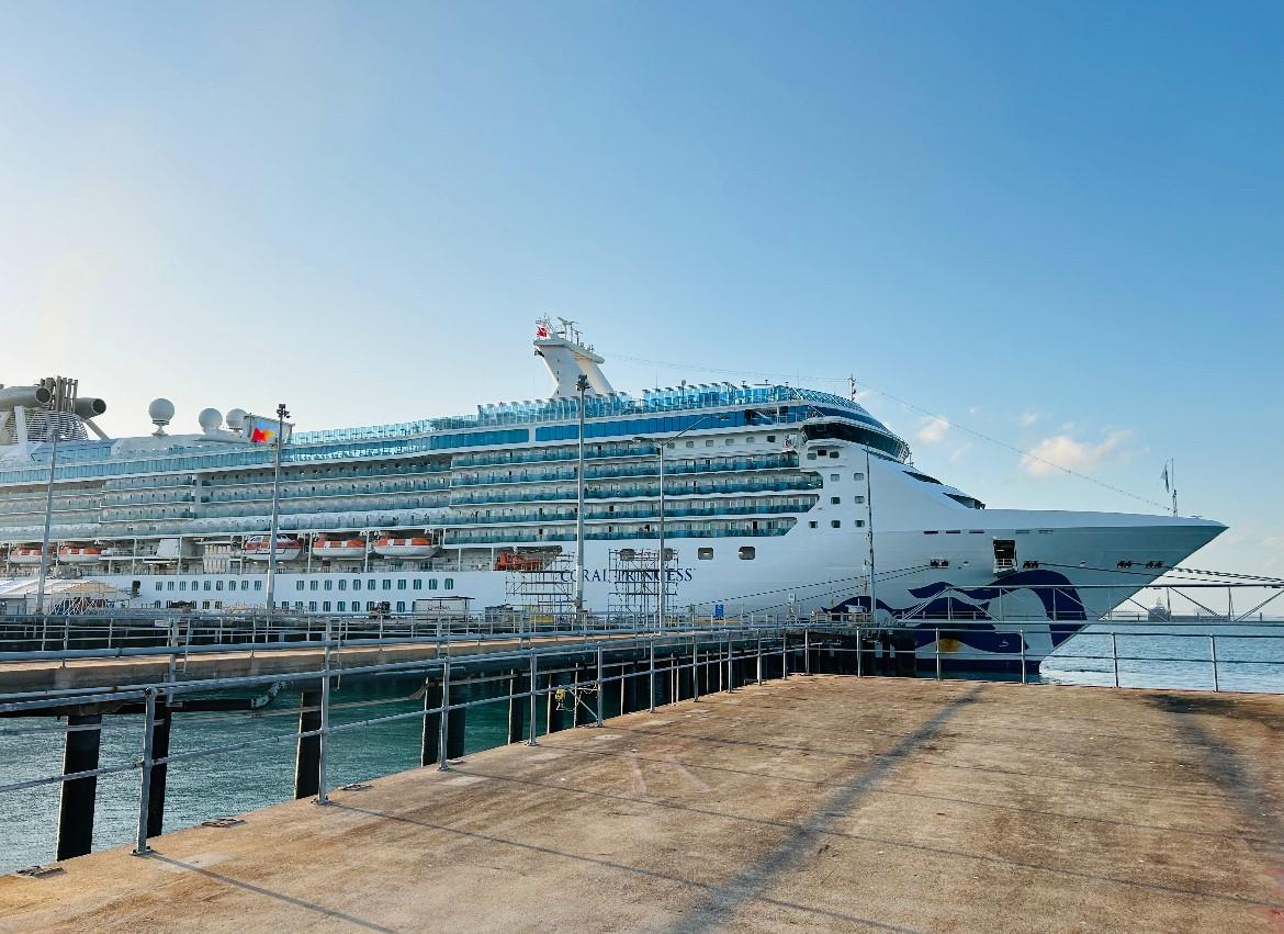 Cruise ship