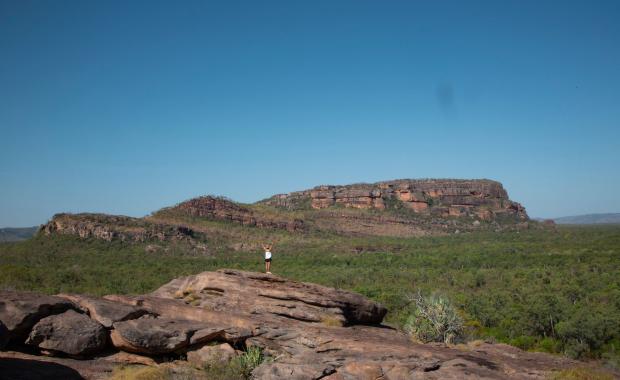 woman-at-the-nourlangie-rock